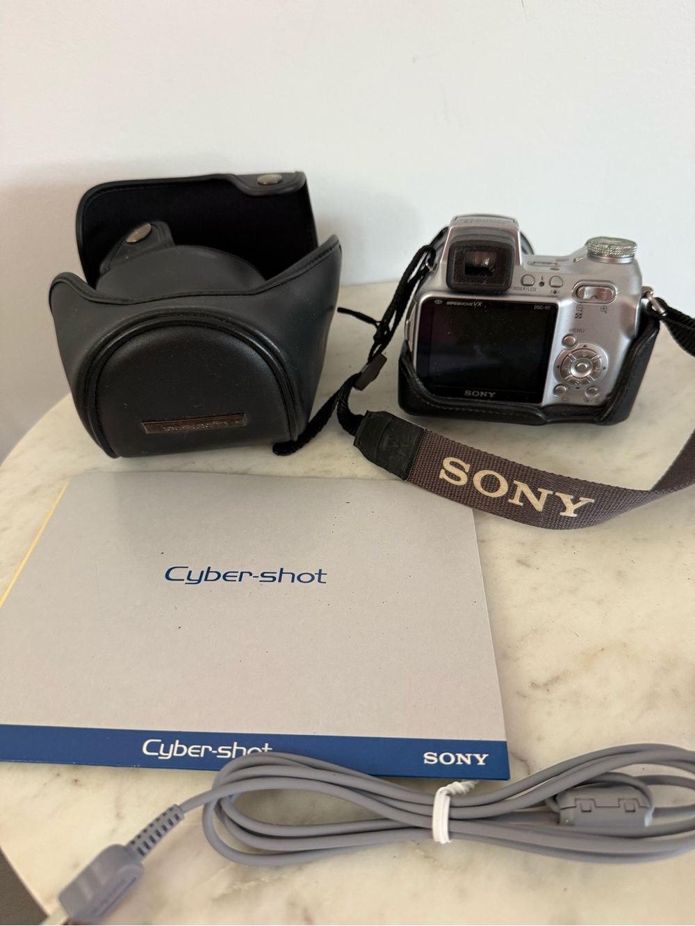 SONY Cyber-Shot DSC-H2 12x Digital Camera with case as is - Picture 3 of 12